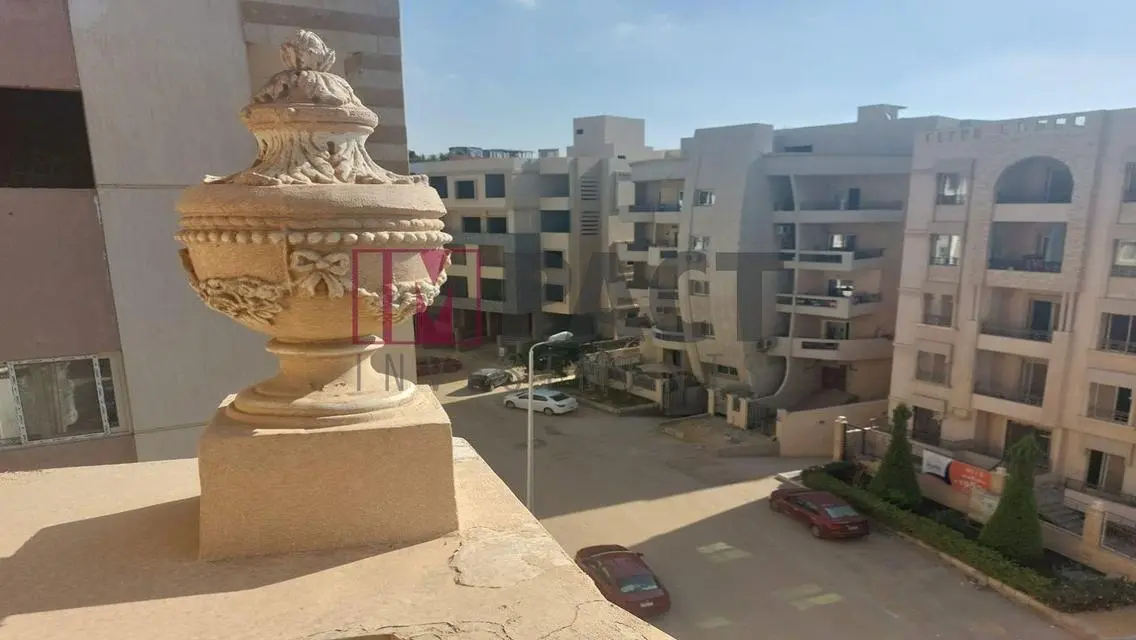 فيلا فاخرة مع مسبح خاص وإطلالة رائعة