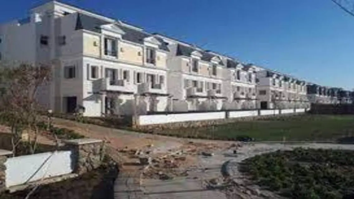Luxury Apartment with Spacious Layout and Diverse Amenities