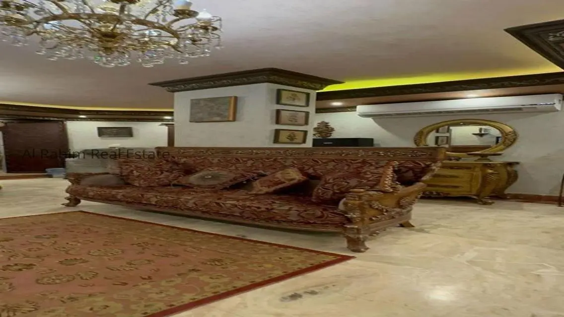 فيلا فاخرة للإيجار في حي متميز