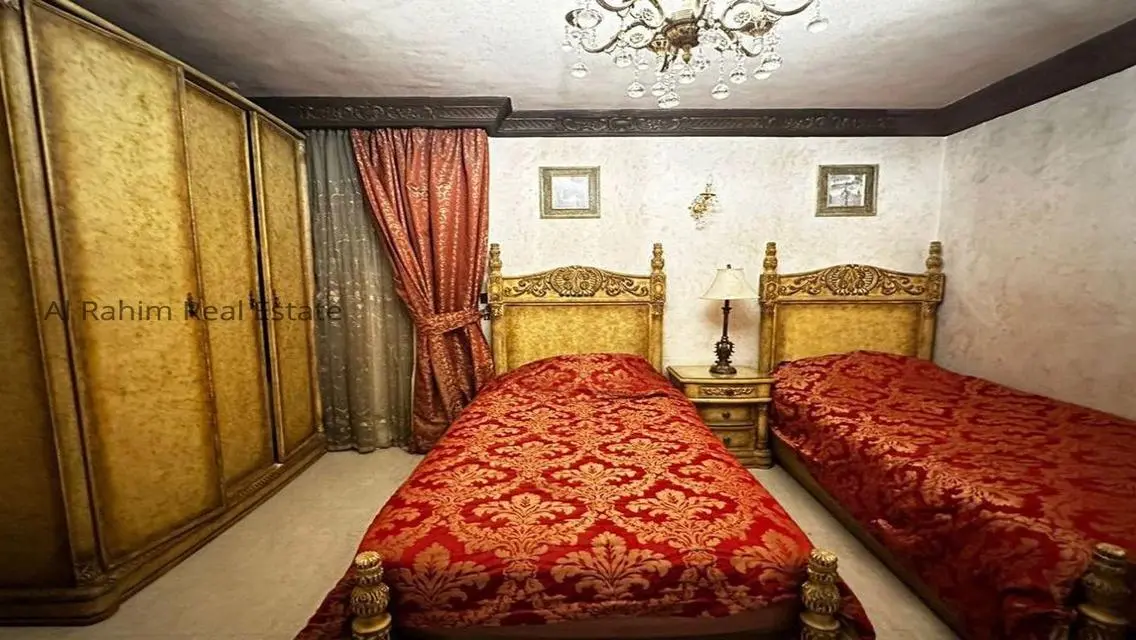 فيلا فاخرة للإيجار في حي متميز
