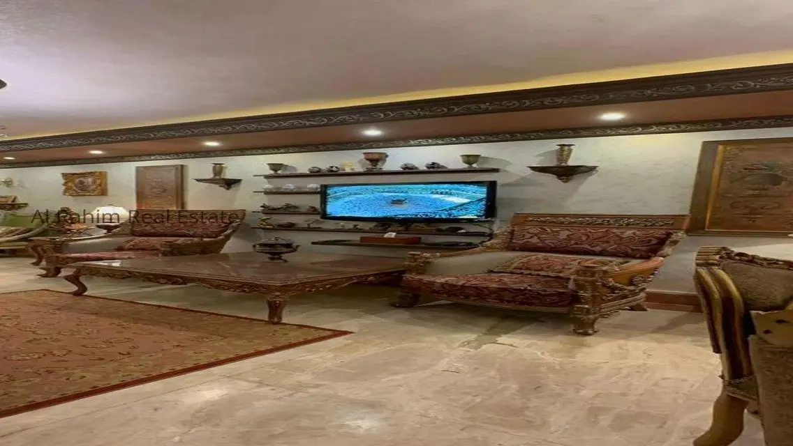 فيلا فاخرة للإيجار في حي متميز