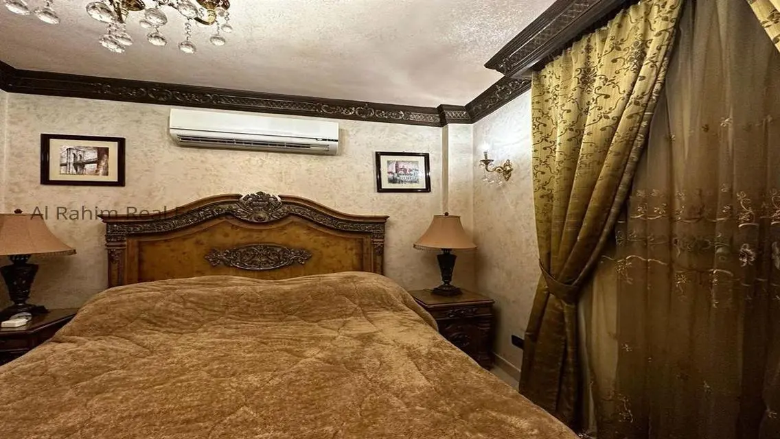 فيلا فاخرة للإيجار في حي متميز