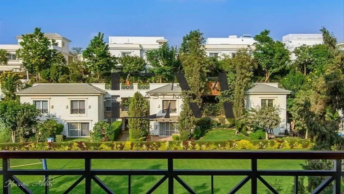 Luxury Apartment with Spacious Living and Major Landmark View