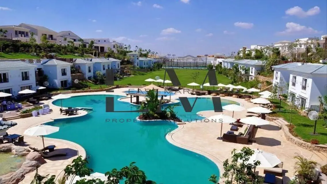Luxury Apartment with Spacious Living and Major Landmark View