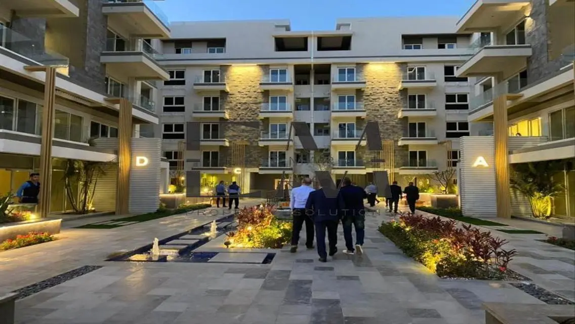 Luxury Apartment with Spacious Living and Major Landmark View