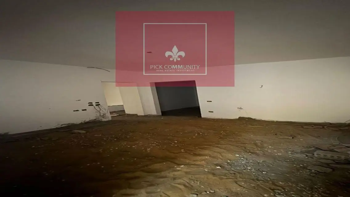 Luxury Villa for Sale with Private Garden in Prime Location