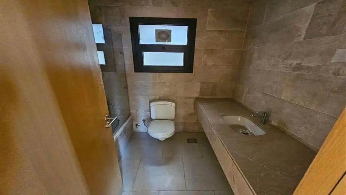شقة فاخرة للبيع بجوار البحيرات
