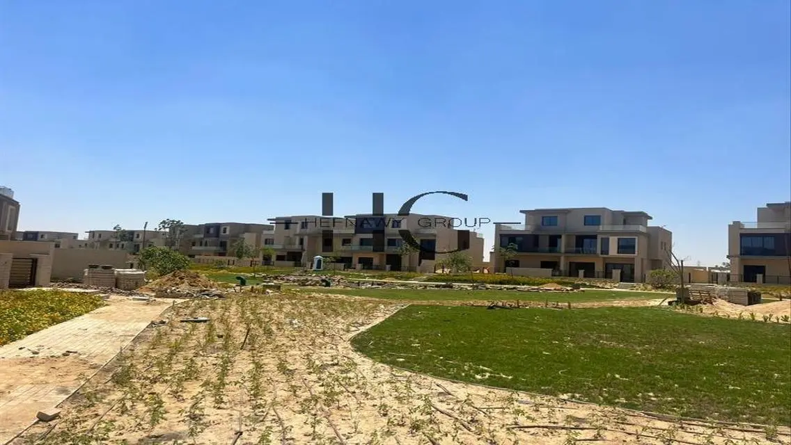 Luxury Apartment with Private Garden and Great Amenities for Sale