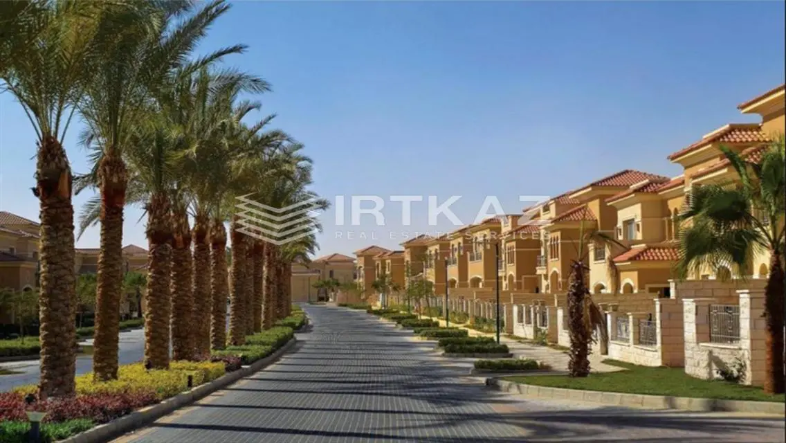 فيلا فاخرة للبيع مع إطلالة رائعة على البحيرة