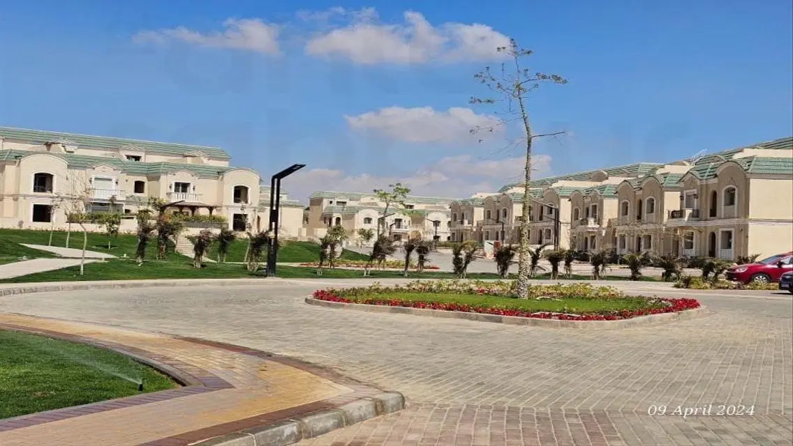 شقة فاخرة بمساحة 7500 متر مربع مع شرفة وحديقة خاصة