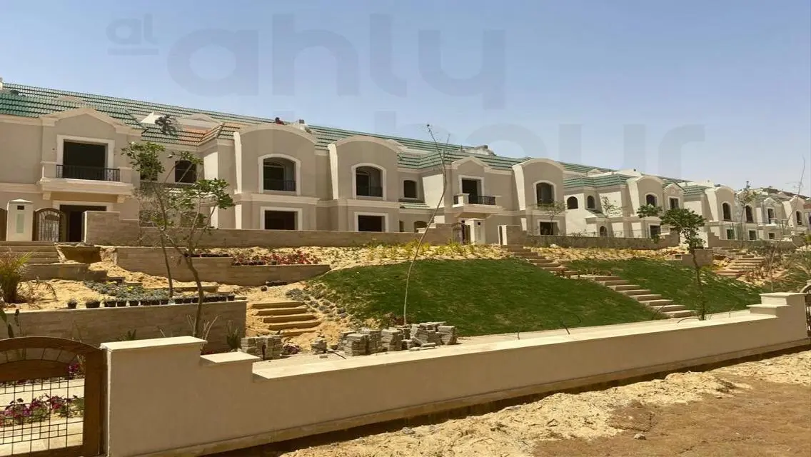 شقة فاخرة بمساحة 7500 متر مربع مع شرفة وحديقة خاصة