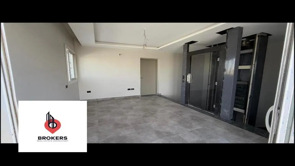 فيلا فاخرة بمساحة 300 متر للبيع