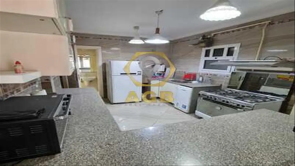 شقة رائعة 150 متر بمطل على بحيرات في موقع مميز