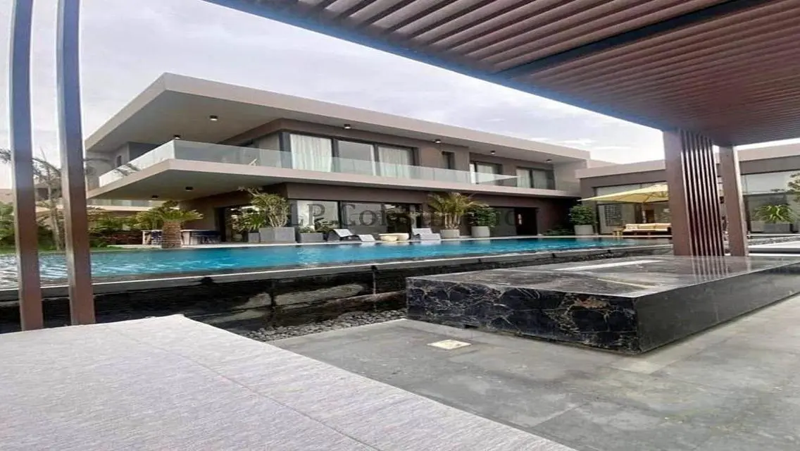 Luxury Mountain-View Apartment in iCity