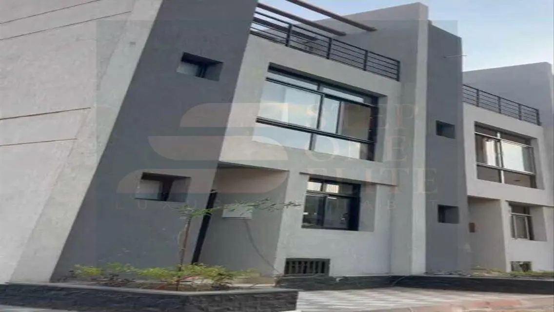 Luxury Apartment in Montenapoleone - Al Ahly Sabbour
