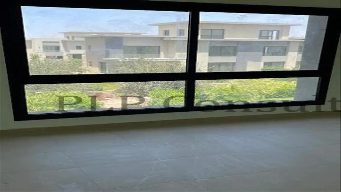 عقار بموقع متميز مع إطلالة رائعة على بحيرات