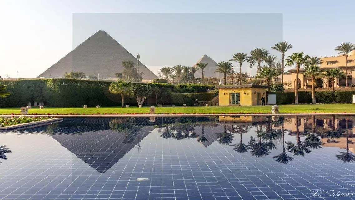 Luxury Villa with Private Garden and Pool in Lakes