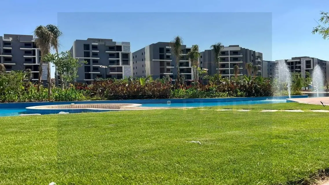 Luxury Villa with Private Garden and Pool in Lakes