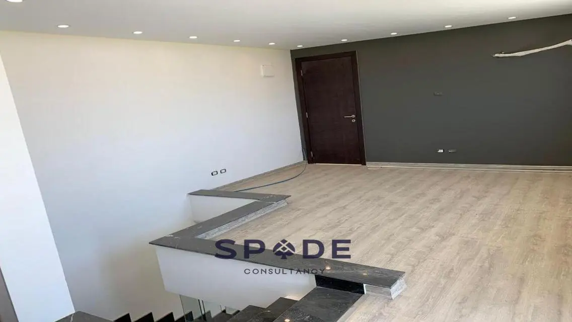 Luxury Apartment for Sale 5-5-308