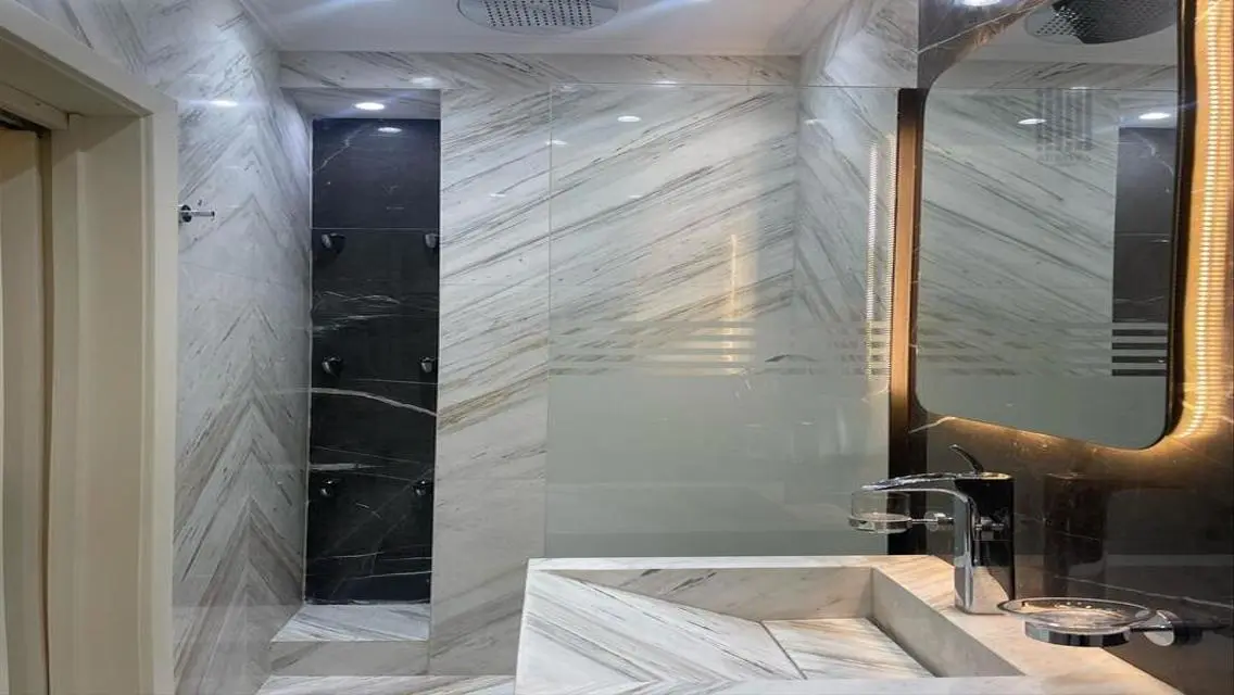 Luxury Apartment with Private Garden and Pool