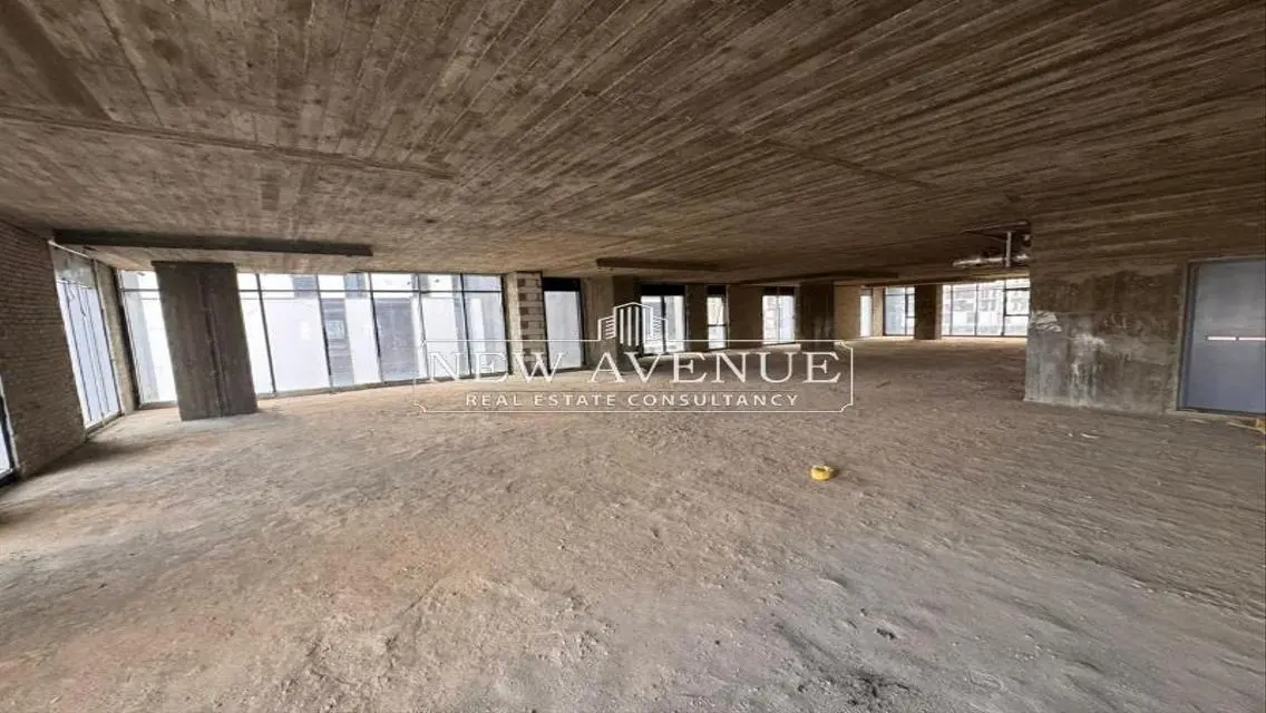 عقار فاخر بمساحة 2400 متر في قلب المدينة