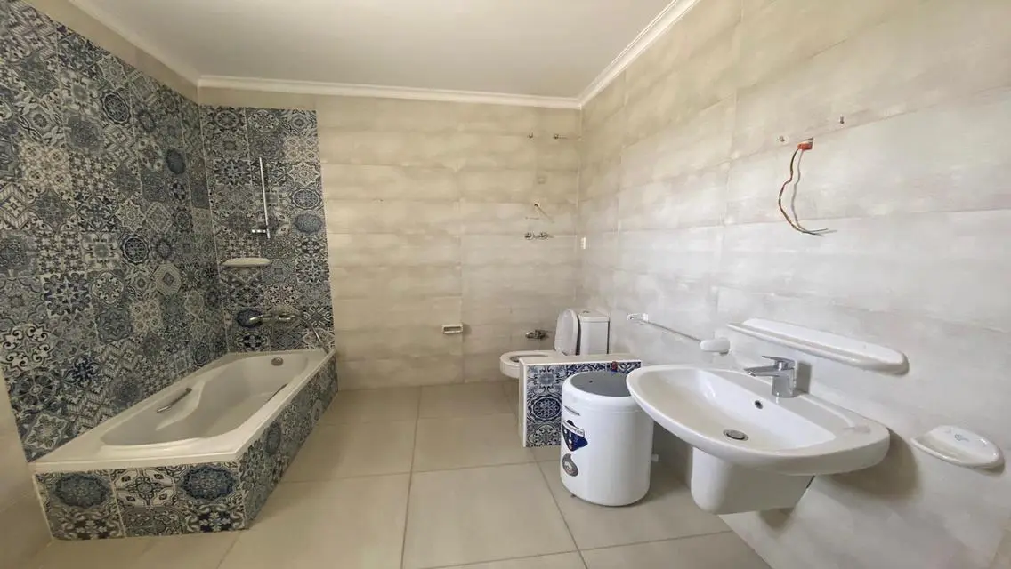 Luxury Apartment with Stunning Views and Shared Amenities in the Heart of the City