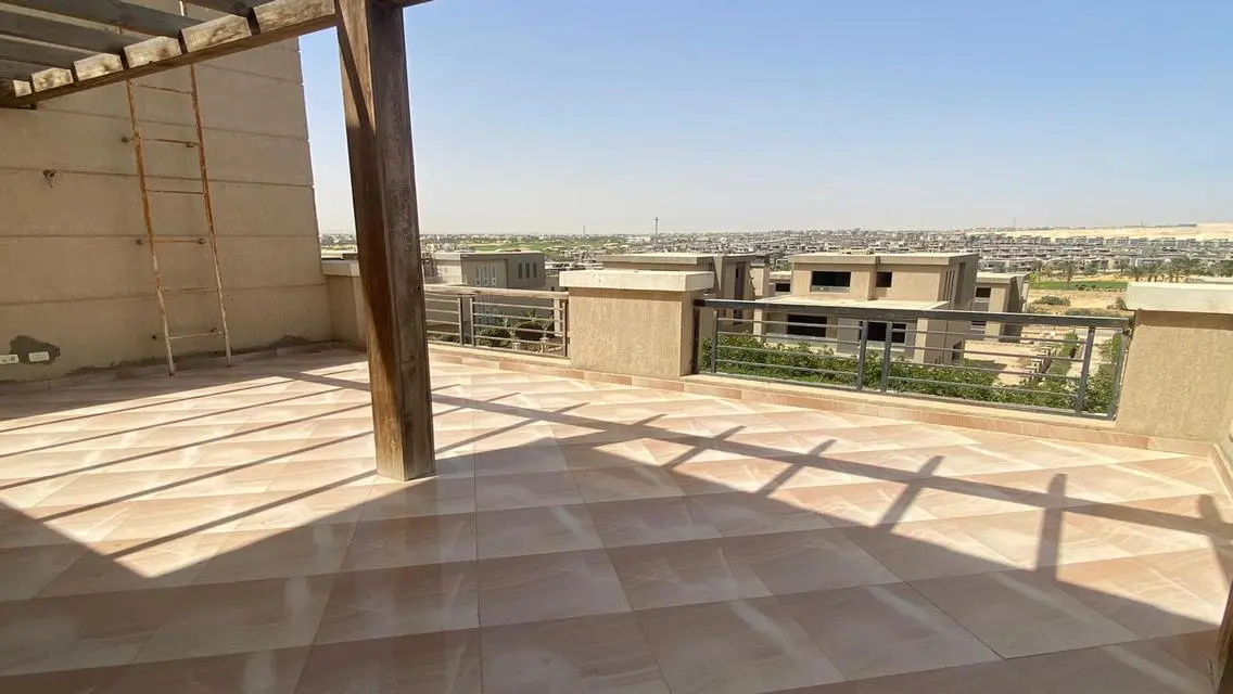 Luxury Apartment with Stunning Views and Shared Amenities in the Heart of the City