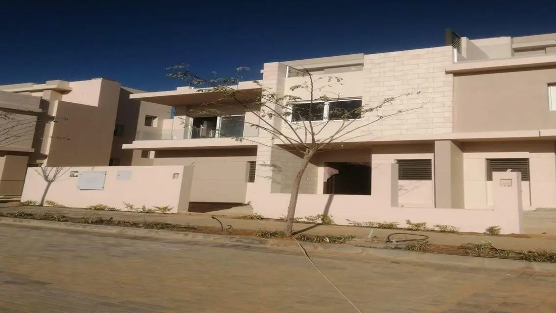 Luxury Villa with Stunning Views in BISC Ais