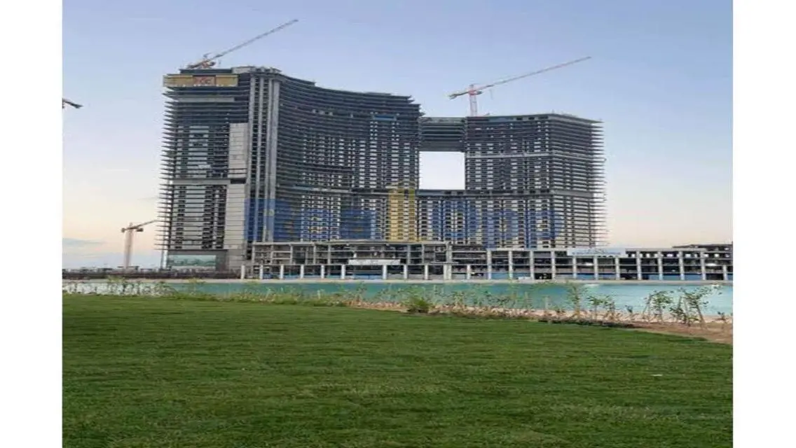 Luxury 210 sqm Apartment Overlooking Lakes