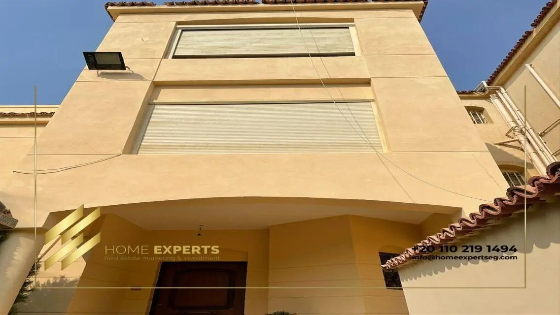 Luxury Villa for Sale with Ample Space and Complete Amenities