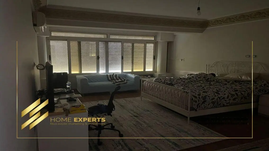 Luxury Villa for Sale with Ample Space and Complete Amenities