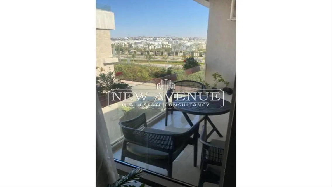 Luxury Apartment with Balcony and Walk-in Closet