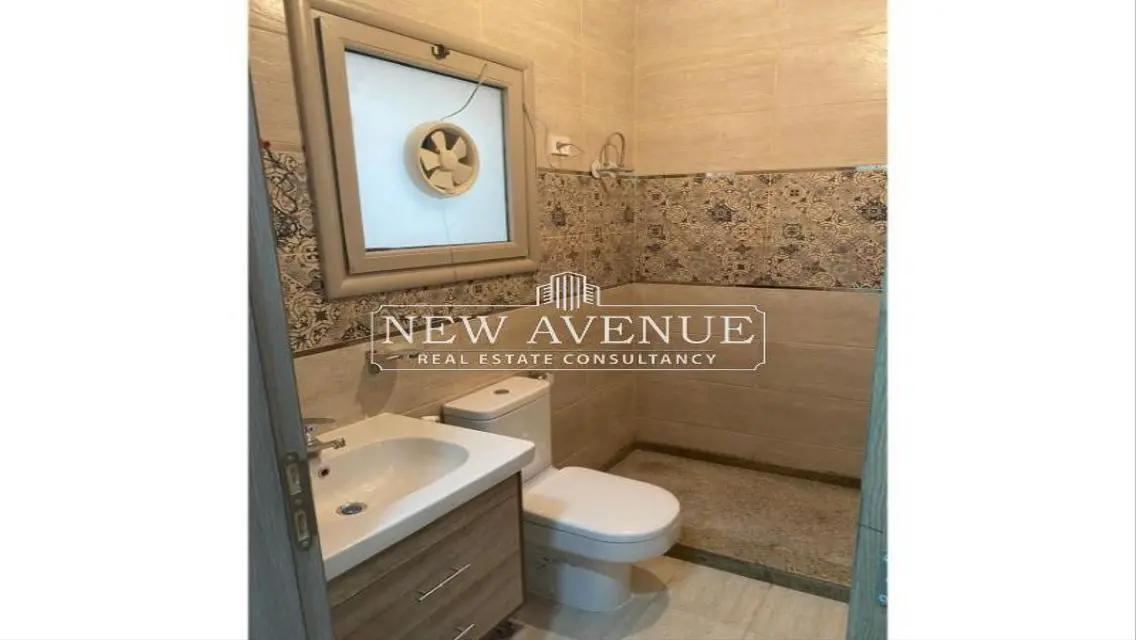 Luxury Apartment with Balcony and Walk-in Closet