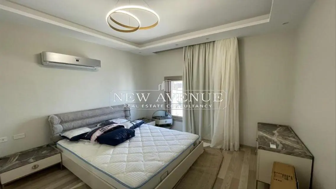 Luxury Apartment with Balcony and Walk-in Closet