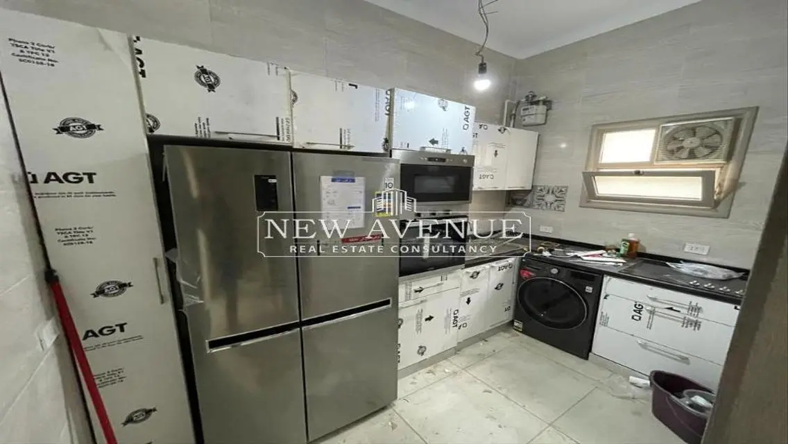 Luxury Apartment with Balcony and Walk-in Closet