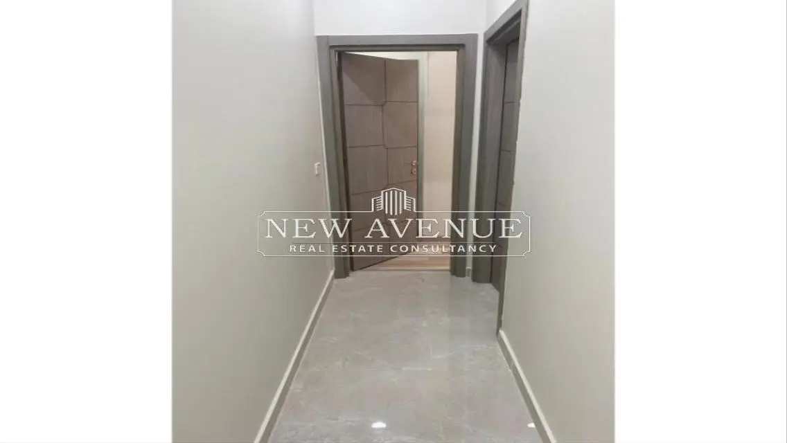 Luxury Apartment with Balcony and Walk-in Closet