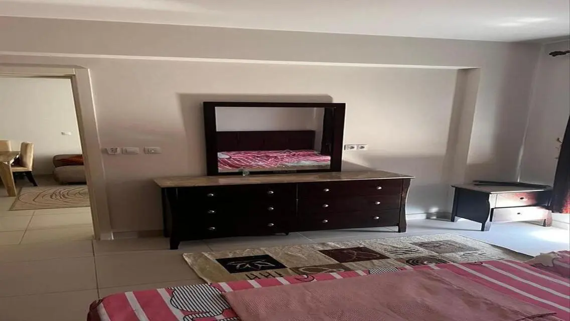 شقة فاخرة للبيع مع إطلالة على بحيرة
