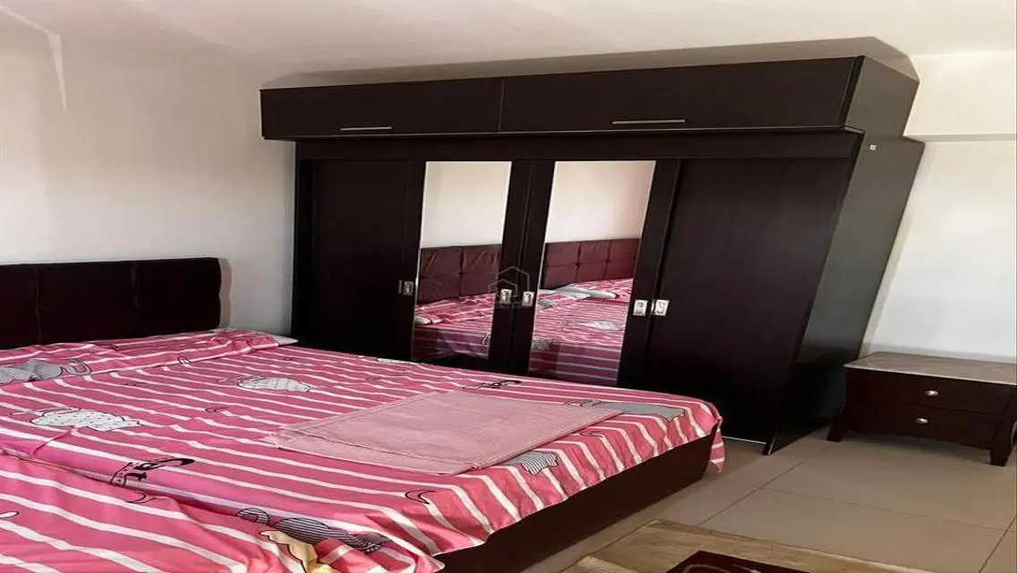 شقة فاخرة للبيع مع إطلالة على بحيرة