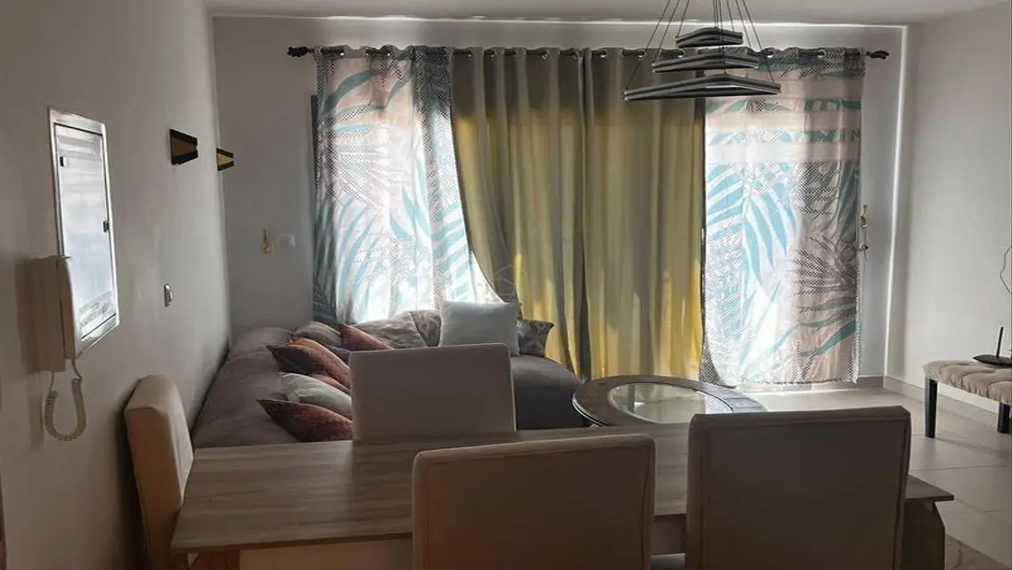 شقة فاخرة للبيع مع إطلالة على بحيرة