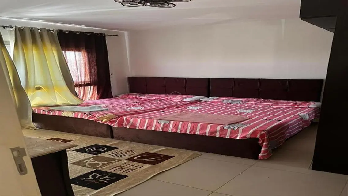 شقة فاخرة للبيع مع إطلالة على بحيرة