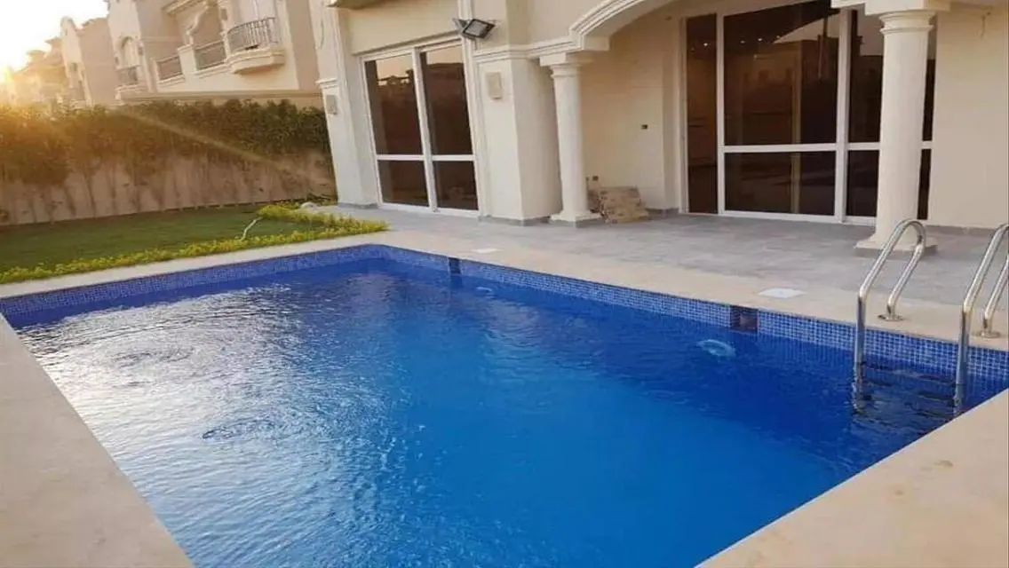 فيلا فاخرة للبيع في R4