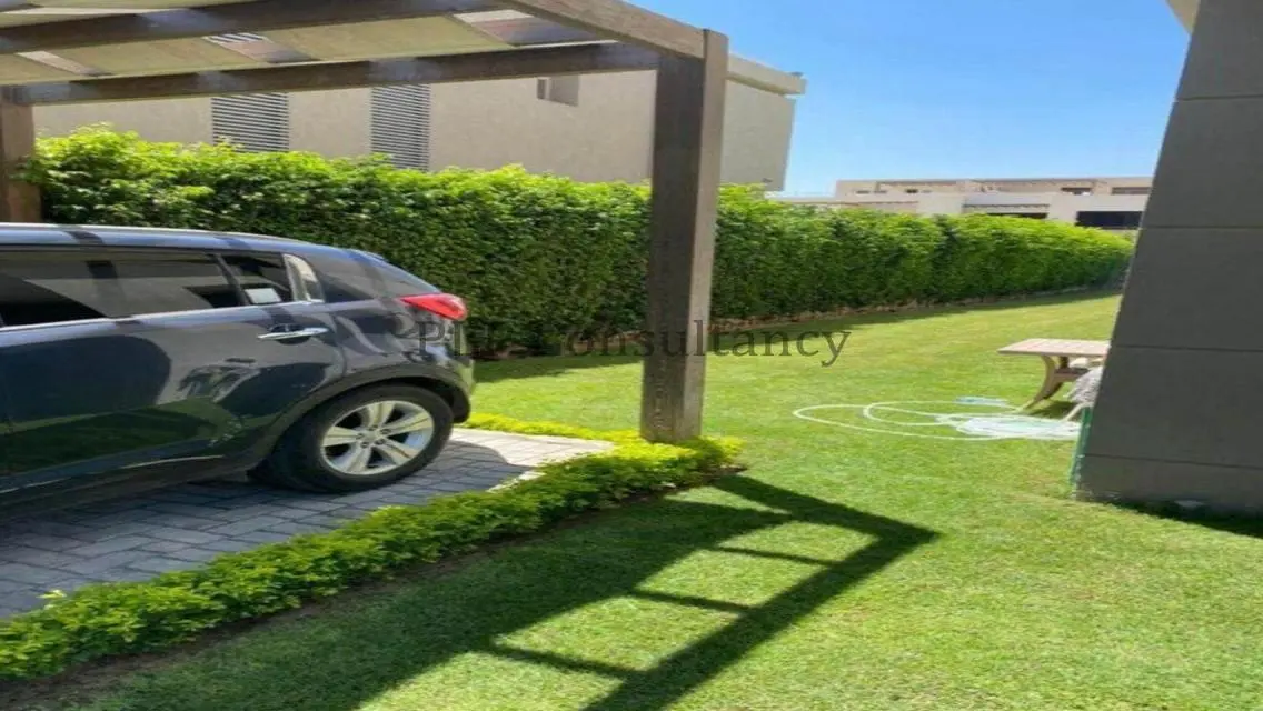Luxurious Home with Private Garden and Pool in Prime Location