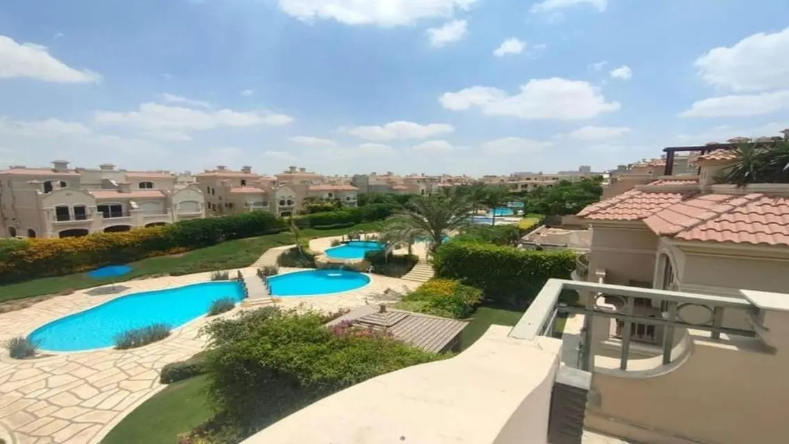 Luxury Villa for Sale with 4 Bedrooms and Stunning Lake View