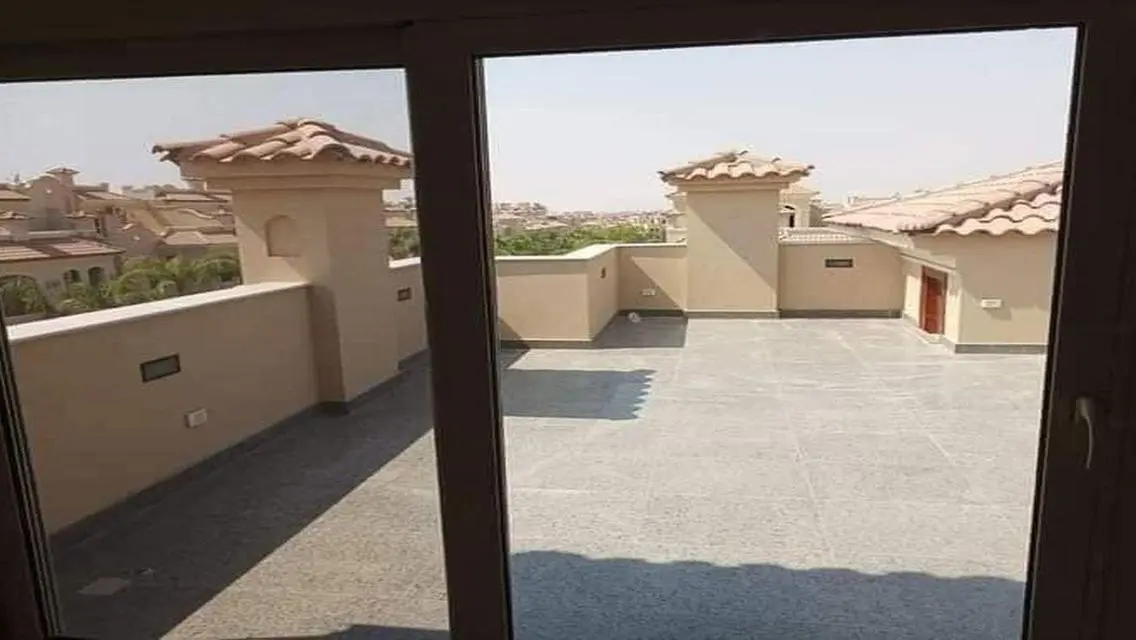 Luxury Villa for Sale with 4 Bedrooms and Stunning Lake View