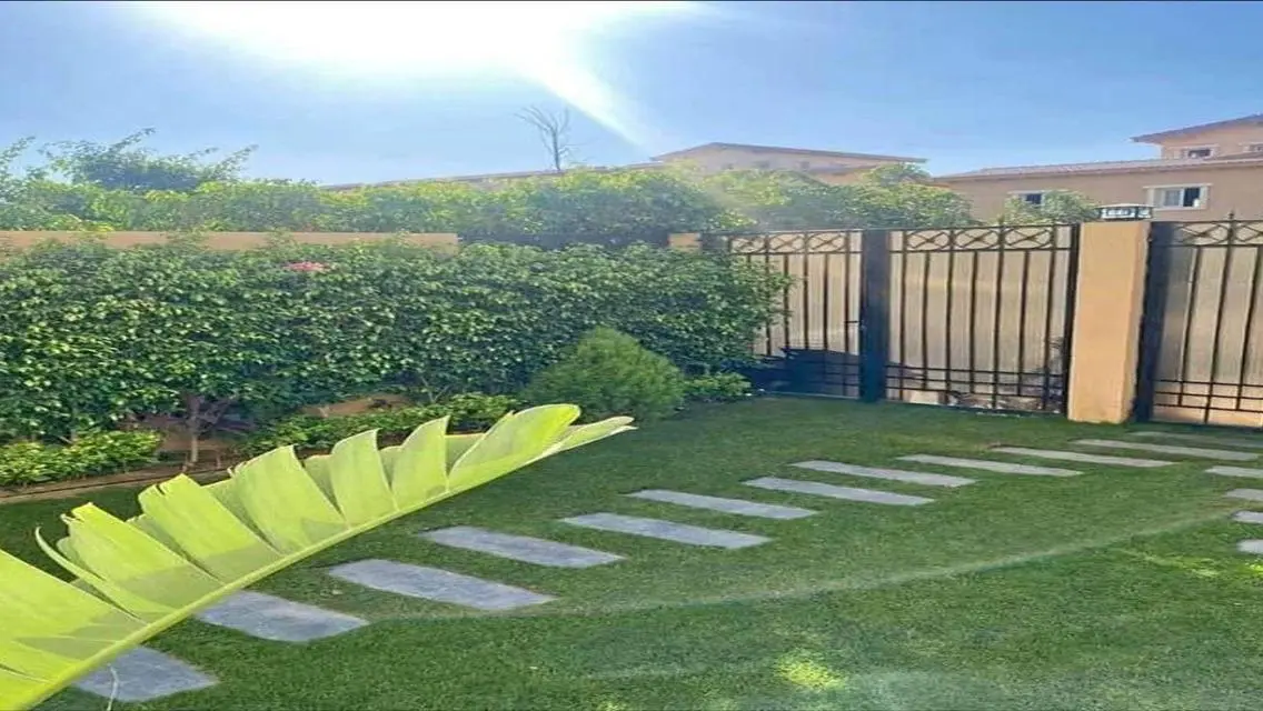 Luxury Villa for Sale with 4 Bedrooms and Stunning Lake View