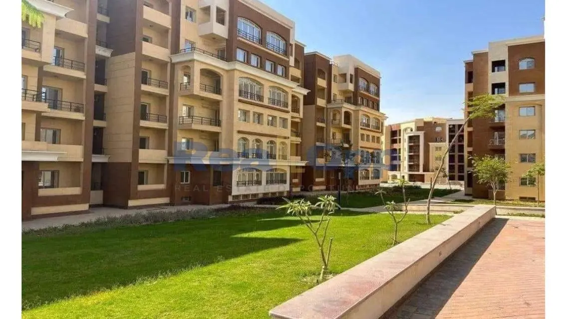 فيلا فاخرة مع حديقة خاصة ونادي صحي مشترك