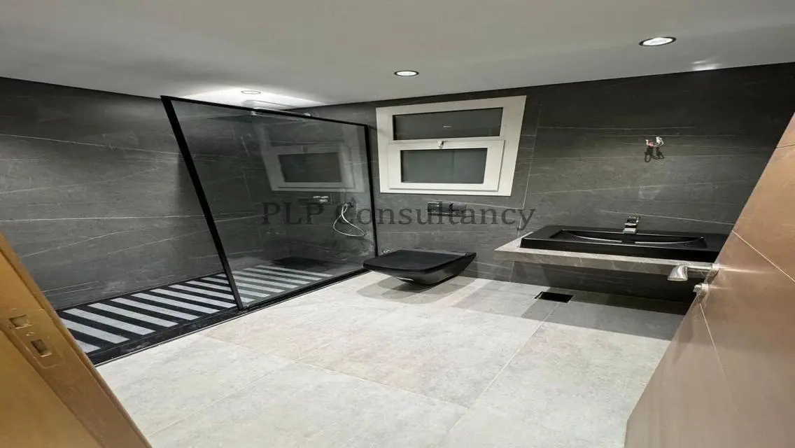 Luxurious Villa for Sale with Private Garden and Pool in Prime Location
