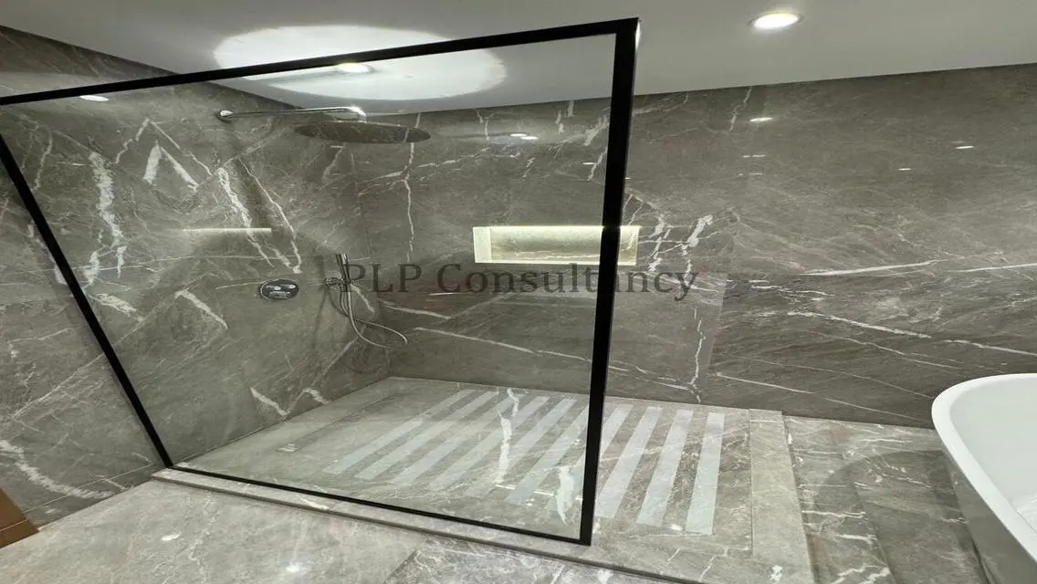 Luxurious Villa for Sale with Private Garden and Pool in Prime Location