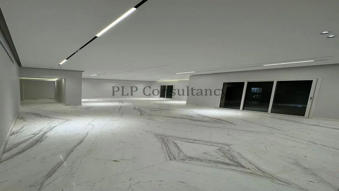 Luxurious Villa for Sale with Private Garden and Pool in Prime Location