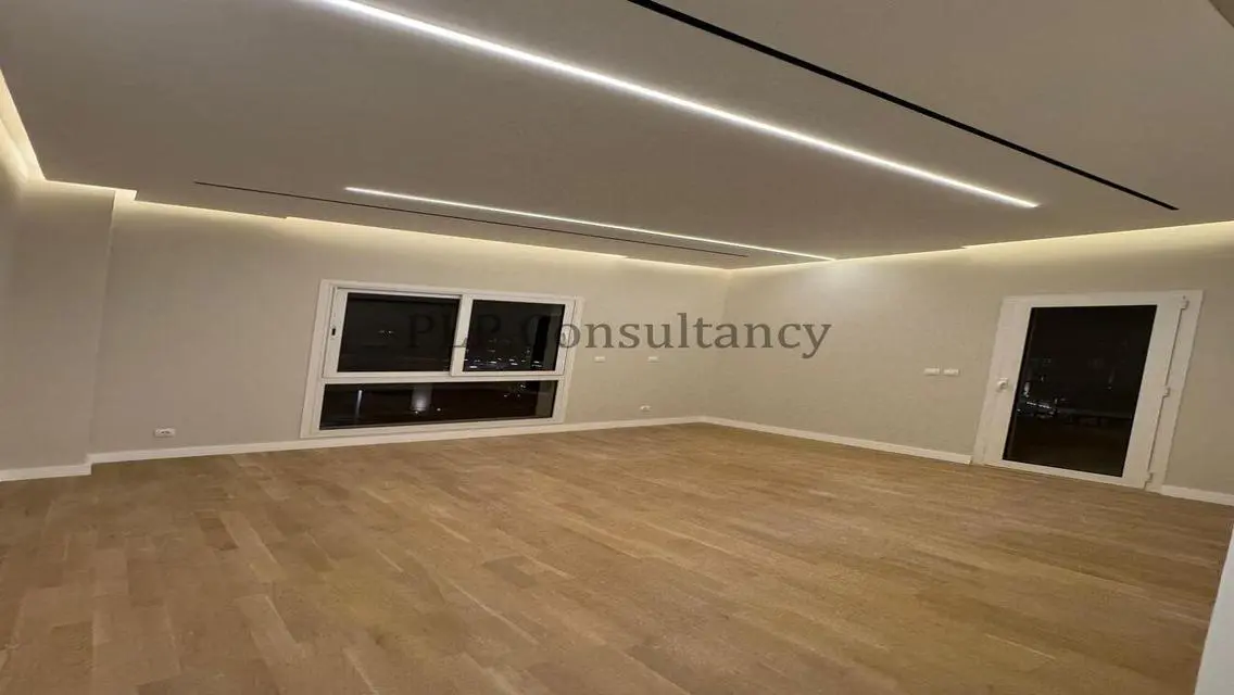 Luxurious Villa for Sale with Private Garden and Pool in Prime Location